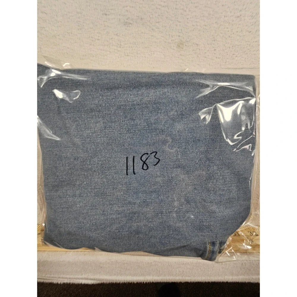 Levis levis 726